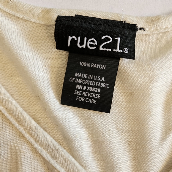 2/$15 Like New Women's Top - Picture 2 of 3